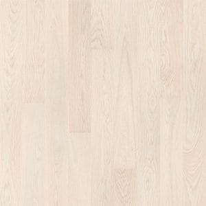 Tarima flotante de madera natural blanco lacado. 